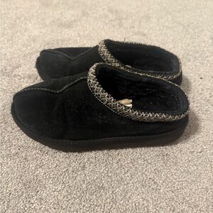 Black kids UGG slippers